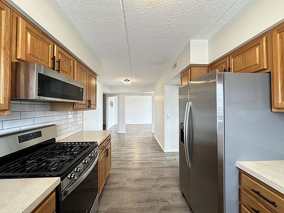 5th image of 5555 N Cumberland Ave Unit 406
