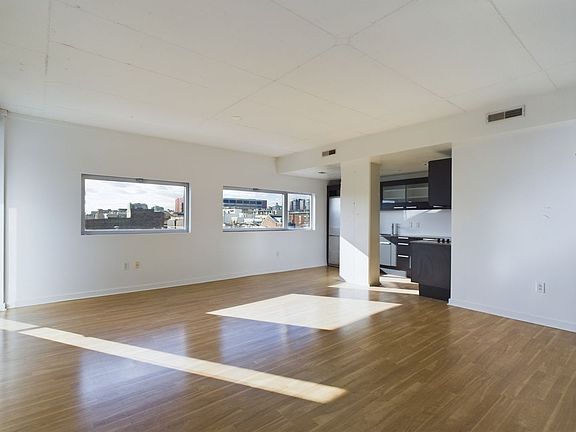 5th image of 212 Brown St APT 4B