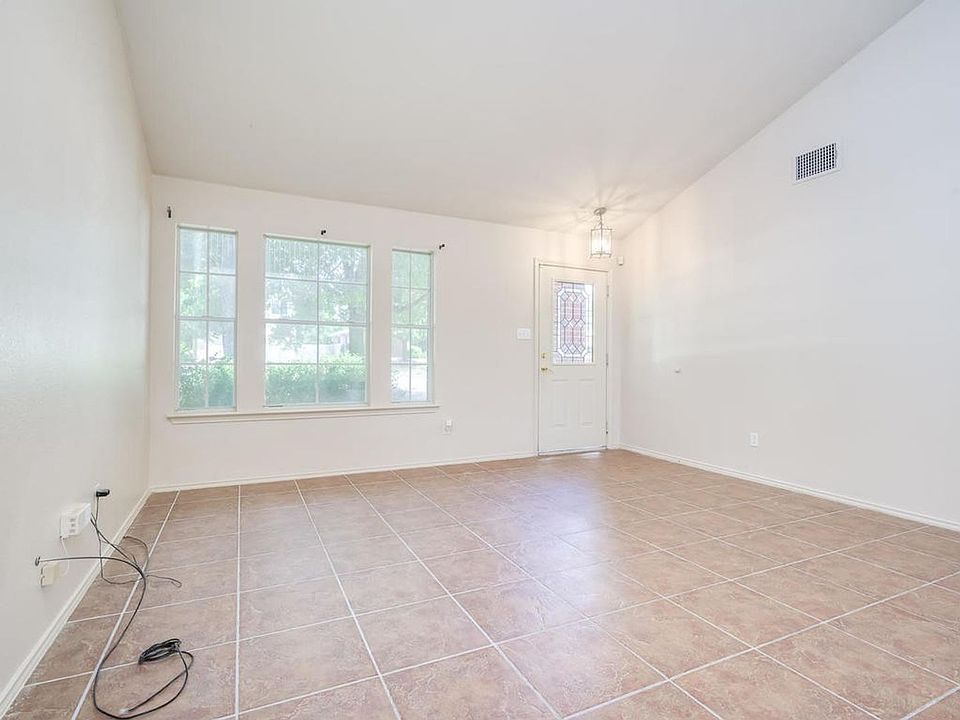1st image of 905 Mammoth Ct