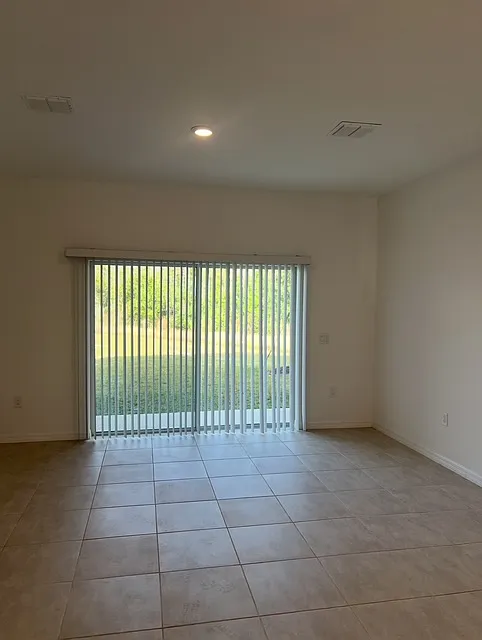 2 bed, 1275 sqft, $1,700 — Photo 4