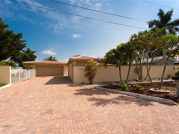 2nd image of 1209 Bay Dr