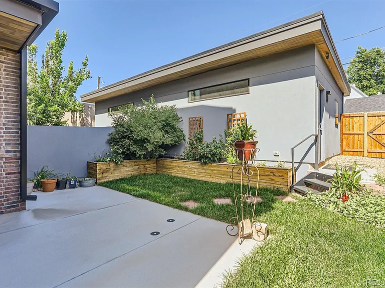 1634 S Grant St — Photo 37