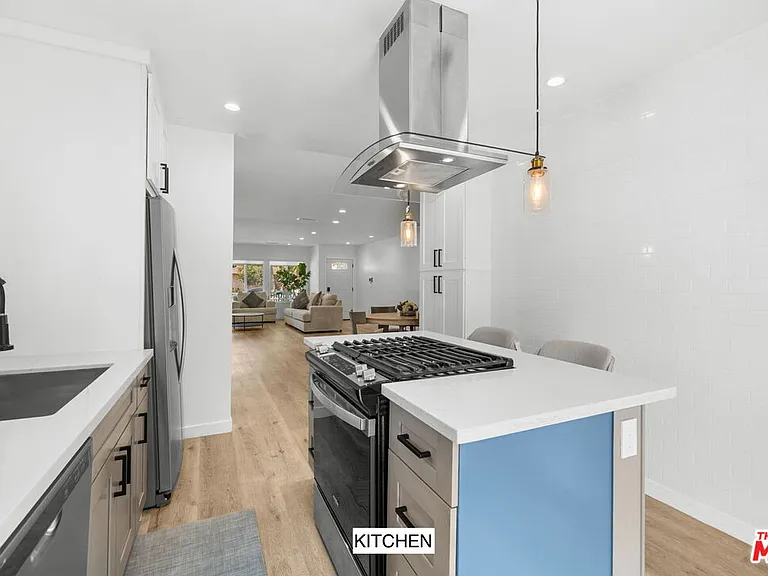 14642 Runnymede St — Photo 15
