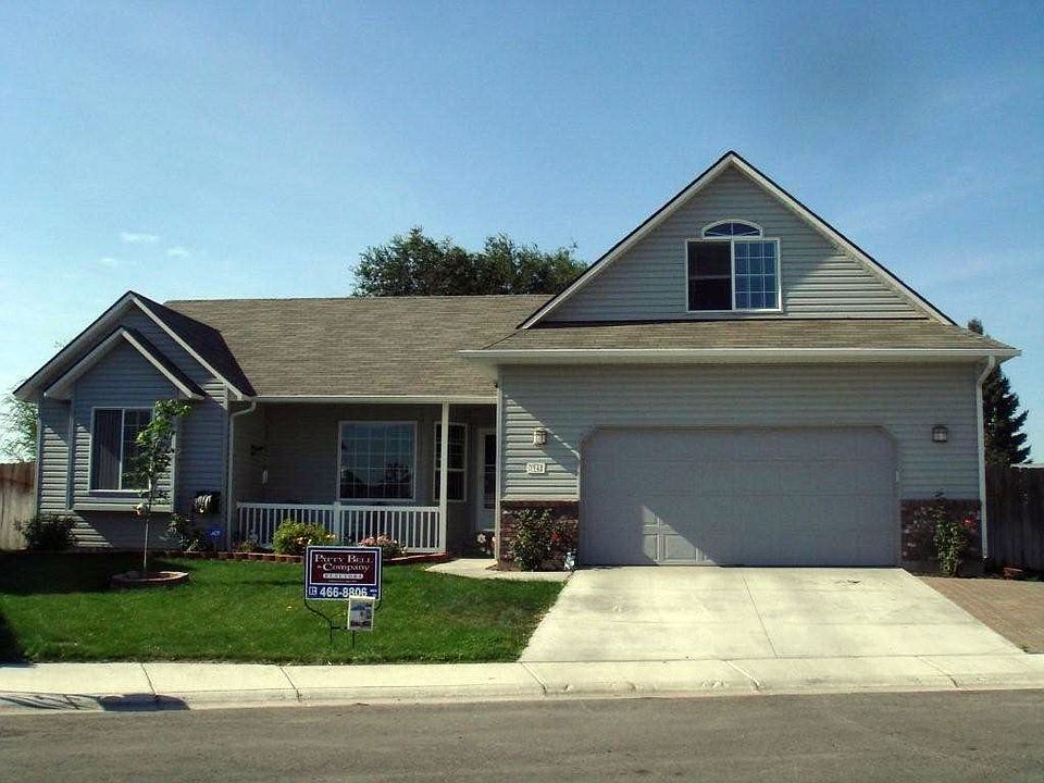 Welcome to 3942 E Clear Spring