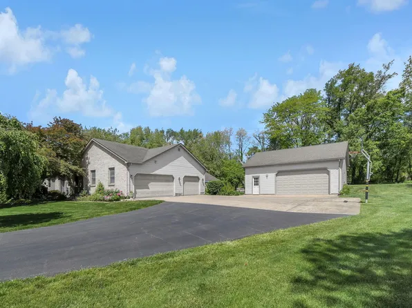 164 Canyon Villa Dr, Hebron, OH 43025