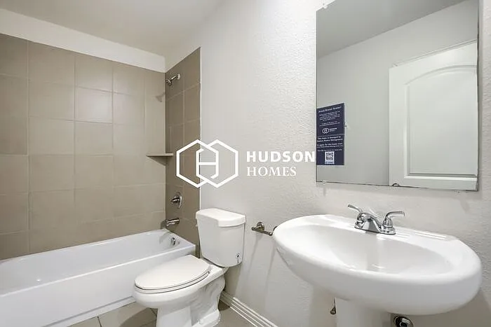 2402 Abigail Ln — Photo 12