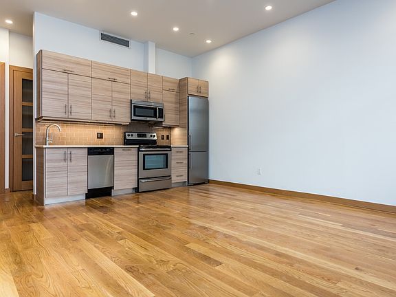 3rd image of 94 Greenpoint Ave #1RDF