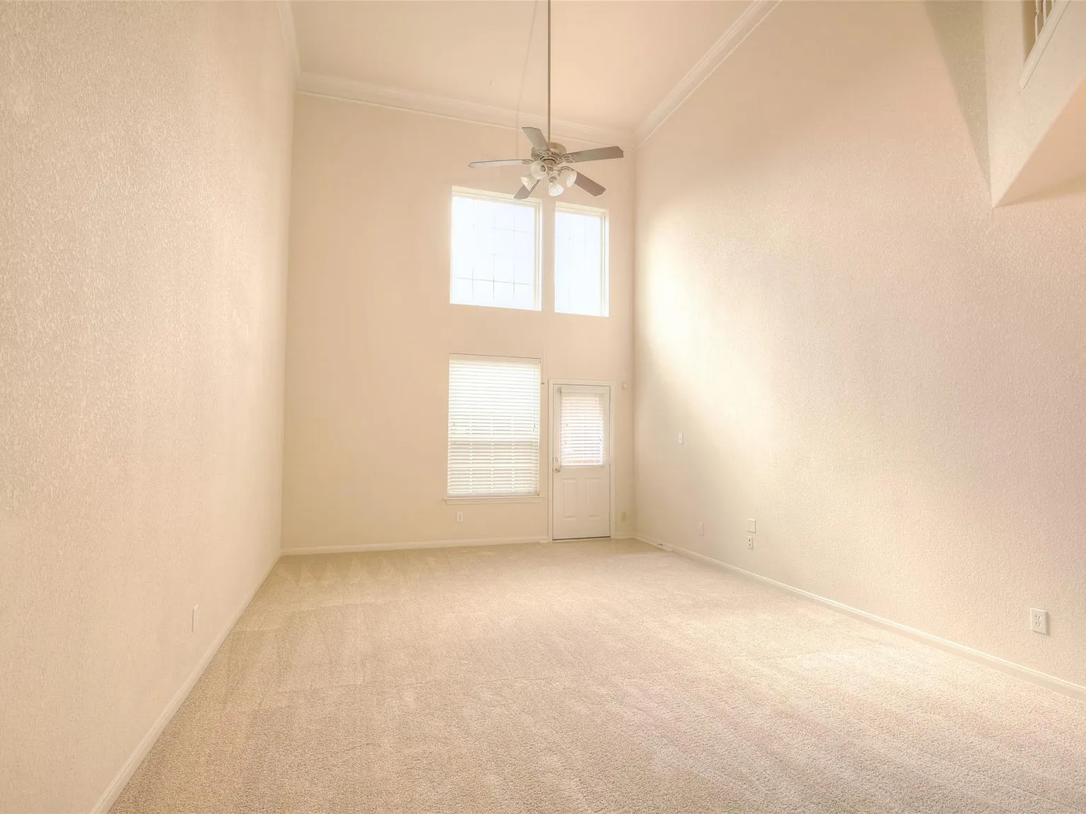 4 bed, 3.5 bath, 2235 sqft, $2,500 — Photo 4