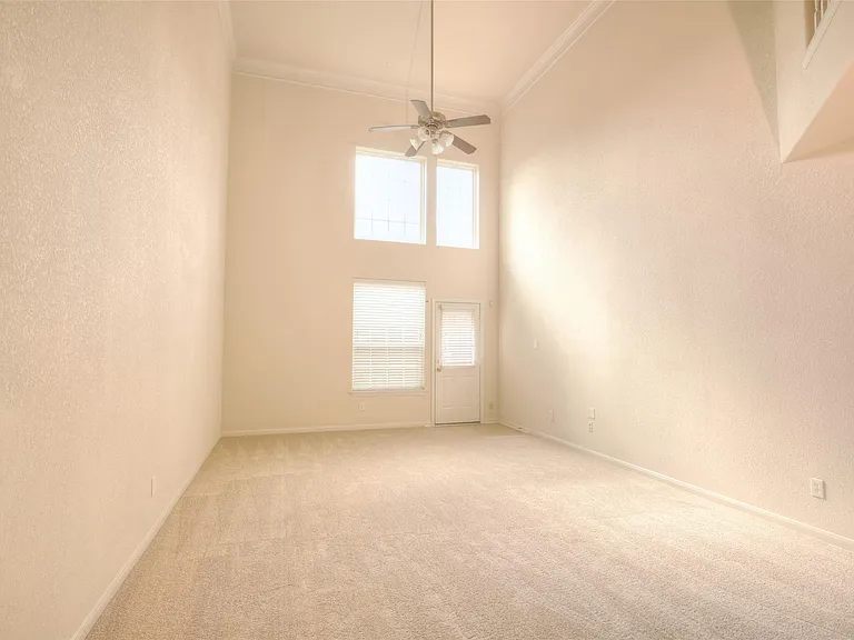 1139 Glenwood Canyon Ln — Photo 4