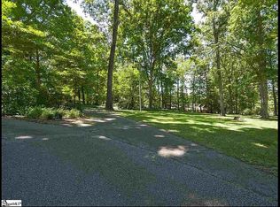 1047 Country Club Rd, Pickens, SC 29671