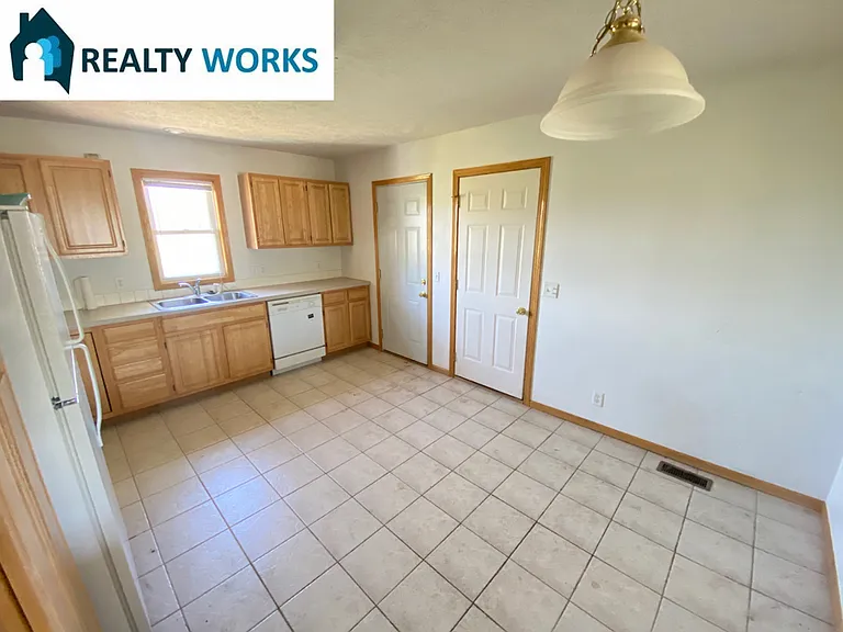 206 Irving St — Photo 3
