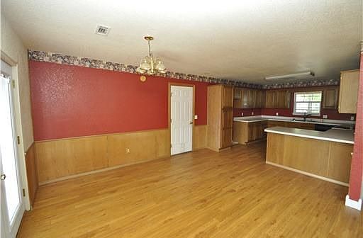 5th image of 2707 Trails End Dr