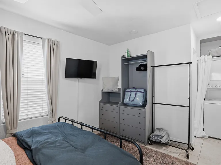 2606 Juan St — Photo 19