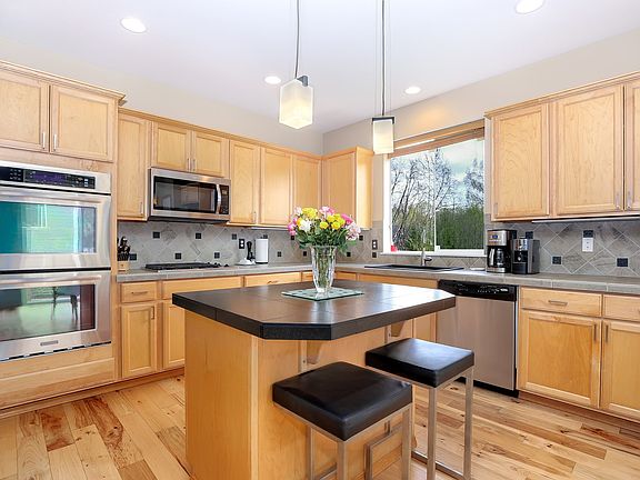 2nd image of 7825 NE 200th St