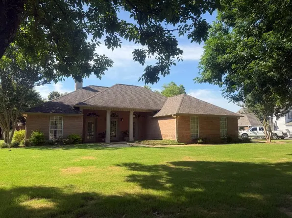 5567 Lakefront Dr, Tupelo, MS 38801