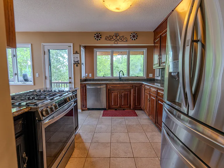 256 Greenbay Rd — Photo 16