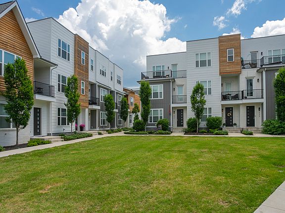 3rd image of 502 Vernon Cir