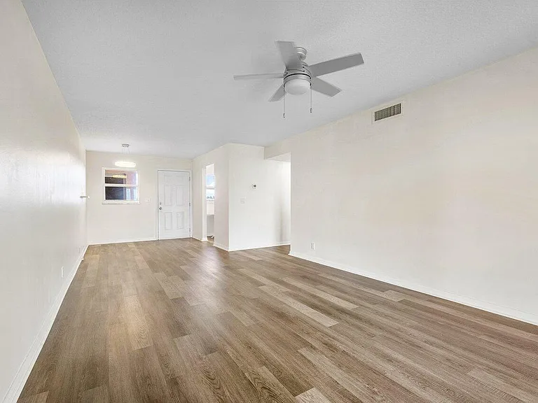 2615 NE 1st Ct #407 — Photo 10