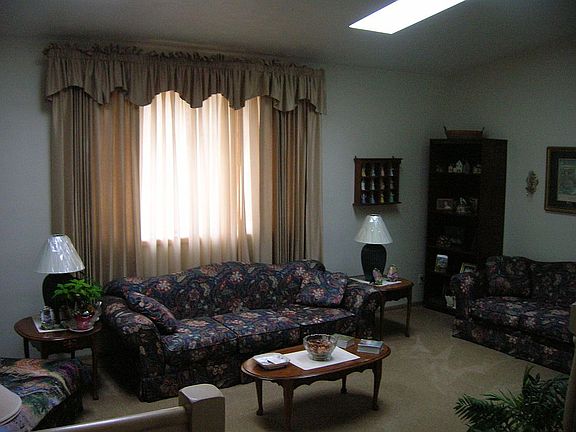 4th image of 943 Rolling Meadows Dr