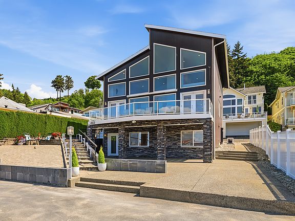 3rd image of 28630 Soundview Dr NE