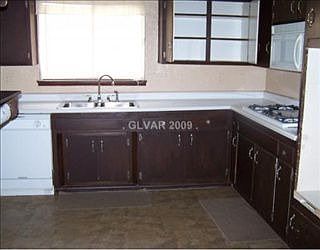 4th image of 2954 Parkdale Ave