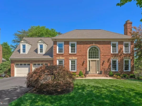 15131 Wetherburn Dr, Centreville, VA 20120