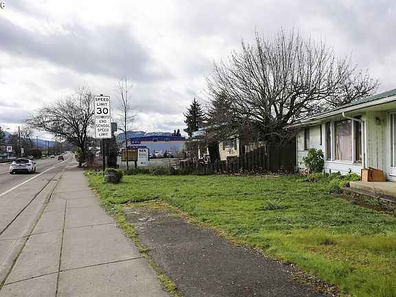 3rd image of 491 NW Douglas Blvd