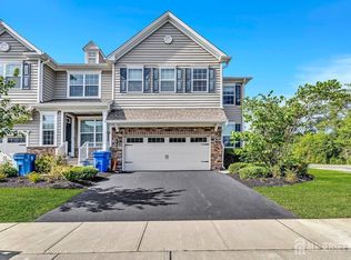 1 Larkspur Ln, Monroe Township, NJ 08831