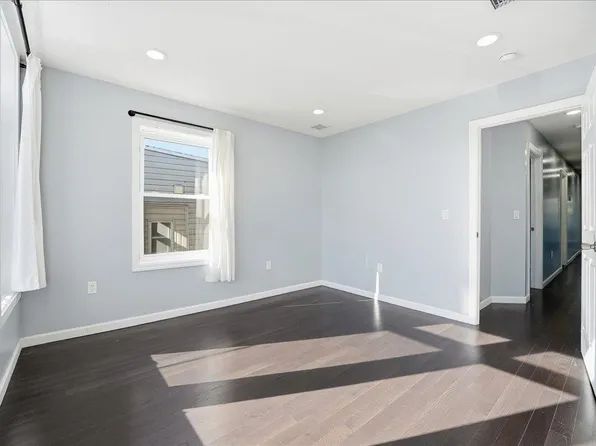 225 Freeman Avenue image 23 of 24