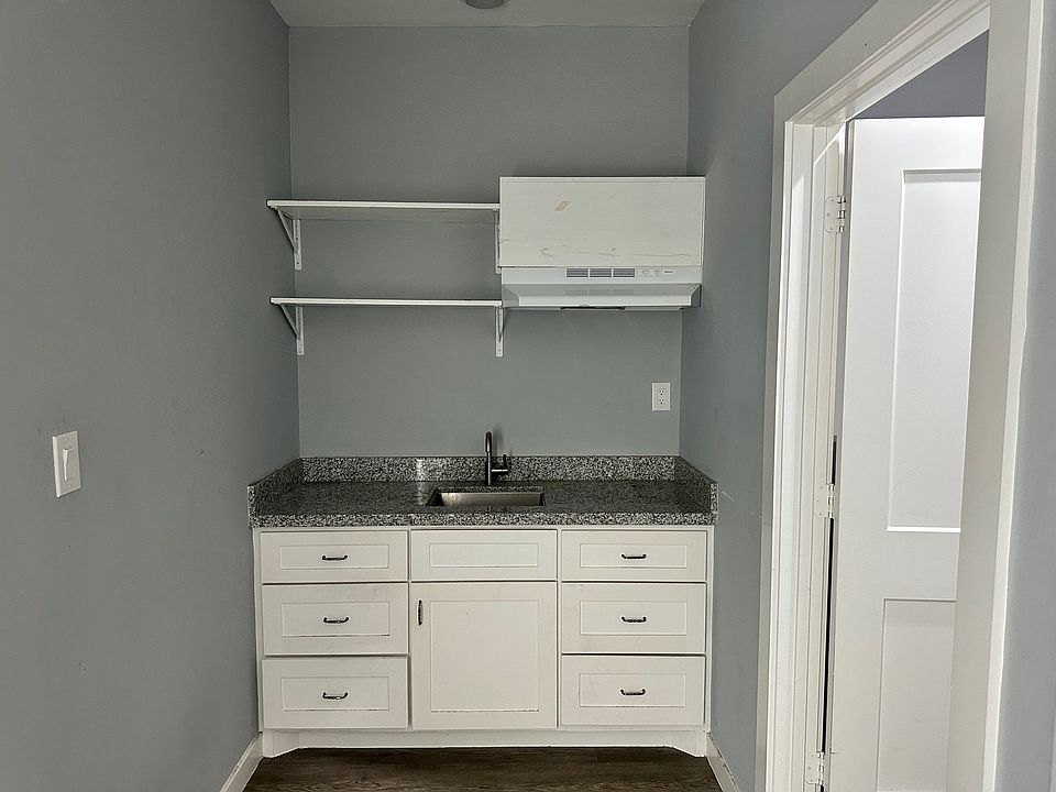 2nd image of 3858 Arbor St #B