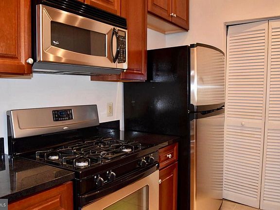 3rd image of 309 Holland Ln Unit 111