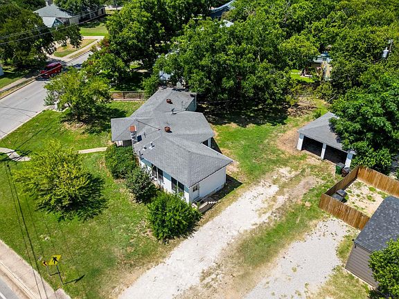 3rd image of 710 E Austin Ave