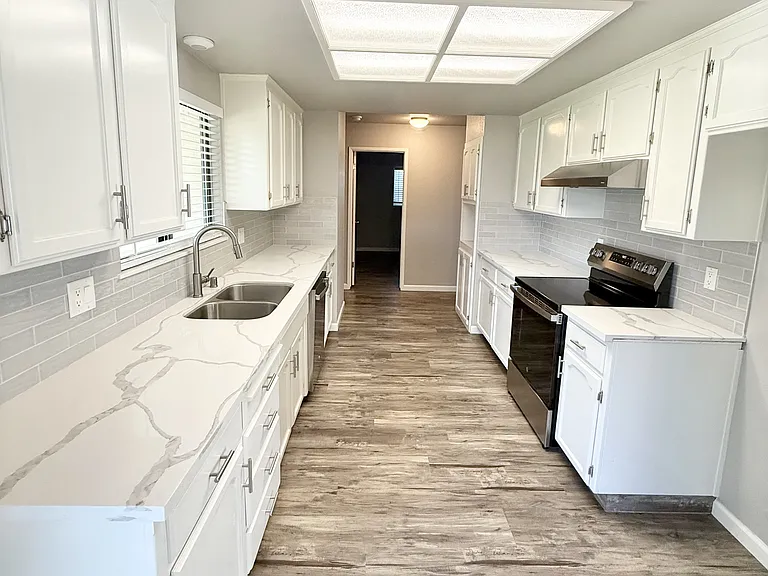1497 Claremont Dr — Photo 11