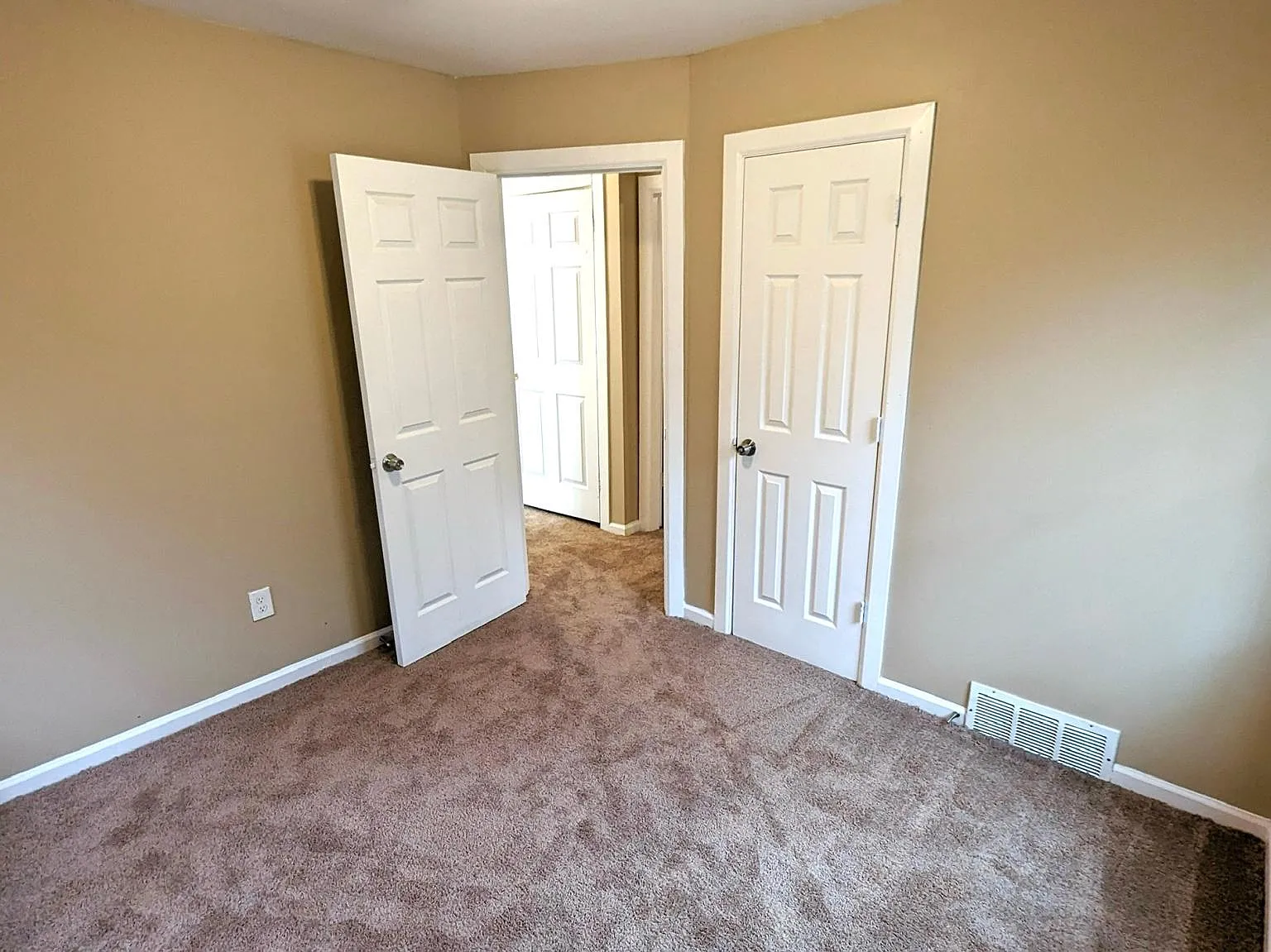 18489 Westmoreland Rd — Photo 3