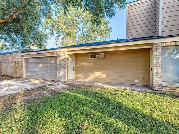 3rd image of 4403 Willow Beach Dr