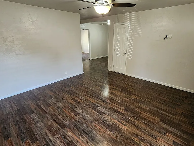 119 W Clegern Ave — Photo 3