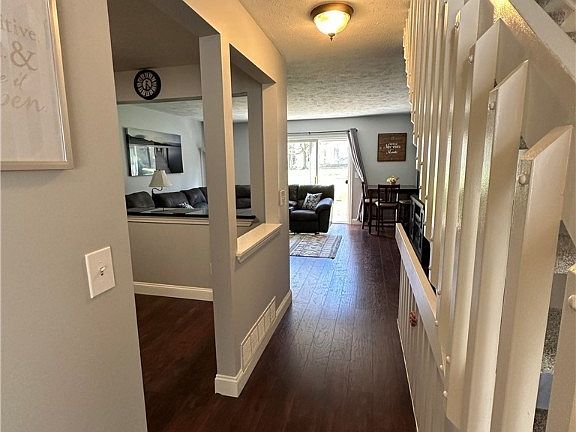 4th image of 1608 Pheasant Ct Unit 1D