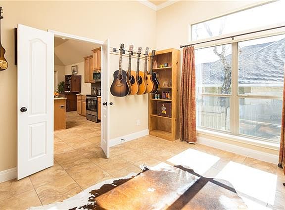 5th image of 12 Whistling Wind Ln