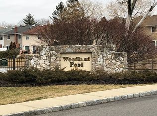 7 Clubhouse Ct, Woodbury, NY 11797