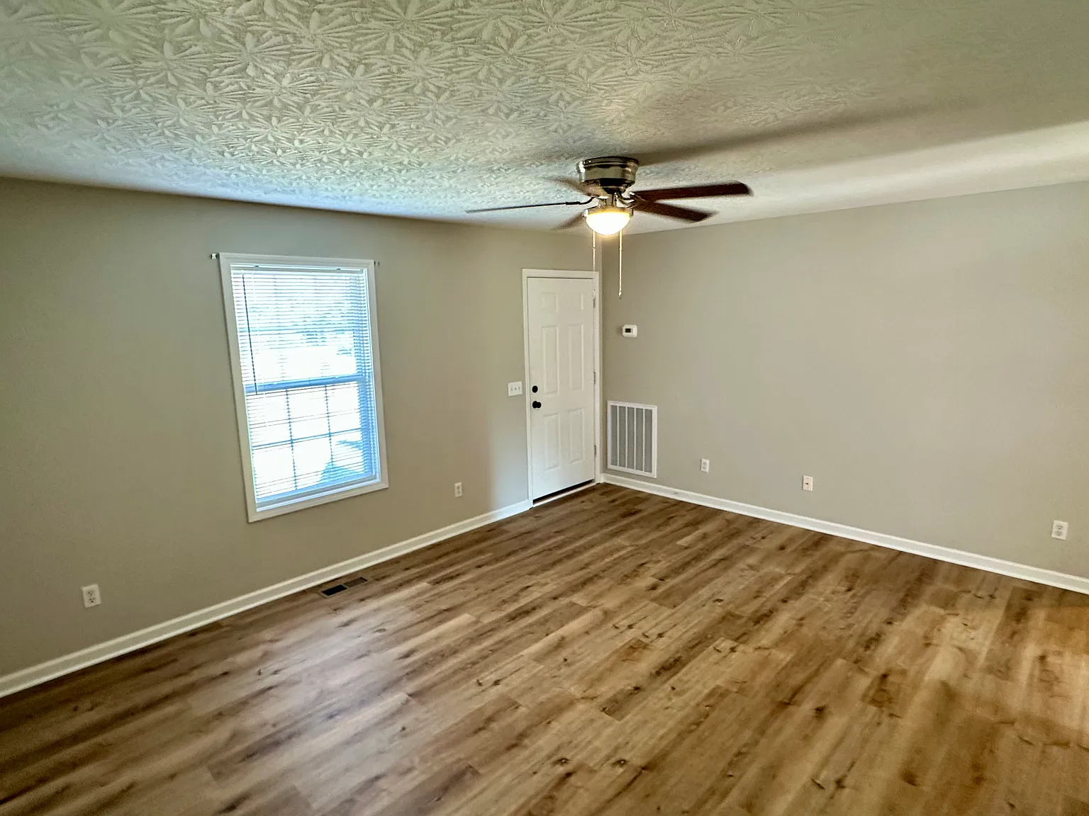 3 bed, 1698 sqft, $1,795 — Photo 2