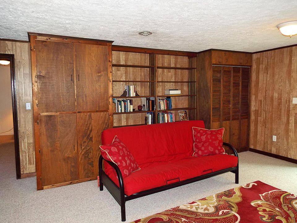 1st image of 635 Lynn Cir