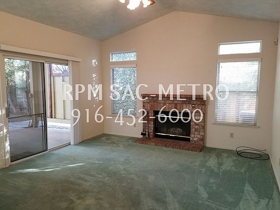 3rd image of 215 S Emerald Oak Dr