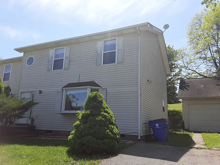 570 Kamran Dr — Photo 7