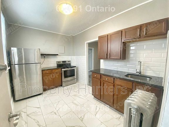 3rd image of 2191 Ontario St Unit 6
