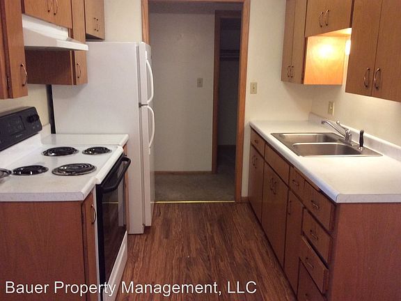 3rd image of 417 2nd St E APT 17