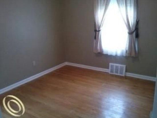 4th image of 26209 Annapolis St