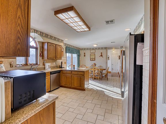 4th image of 30 Paddock Dr