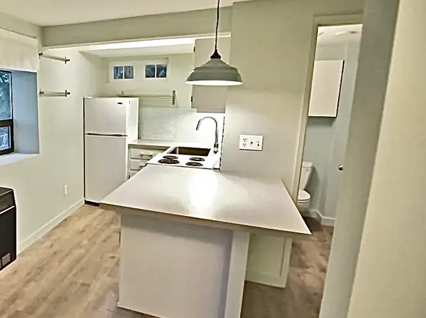 3412 10th Ave W #C, Seattle, WA 98119