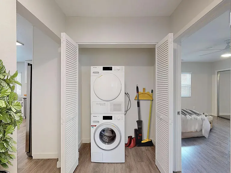 5008 Hazeltine Ave #9 — Photo 10