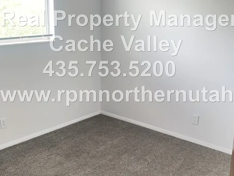 591 N Dee Ave #1-6 — Photo 6